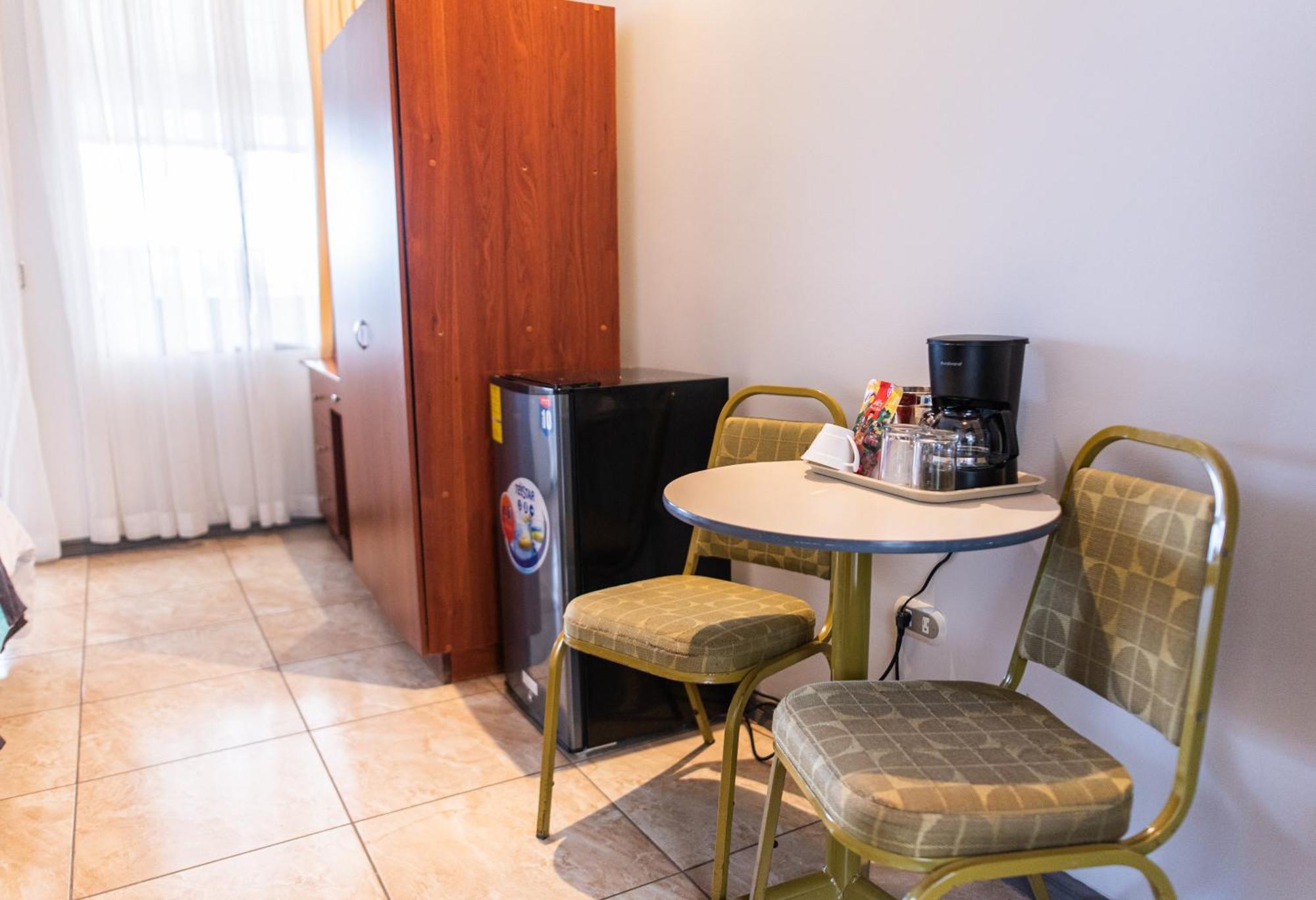 Hotel Y Restaurante El Guarco Cartago Dış mekan fotoğraf