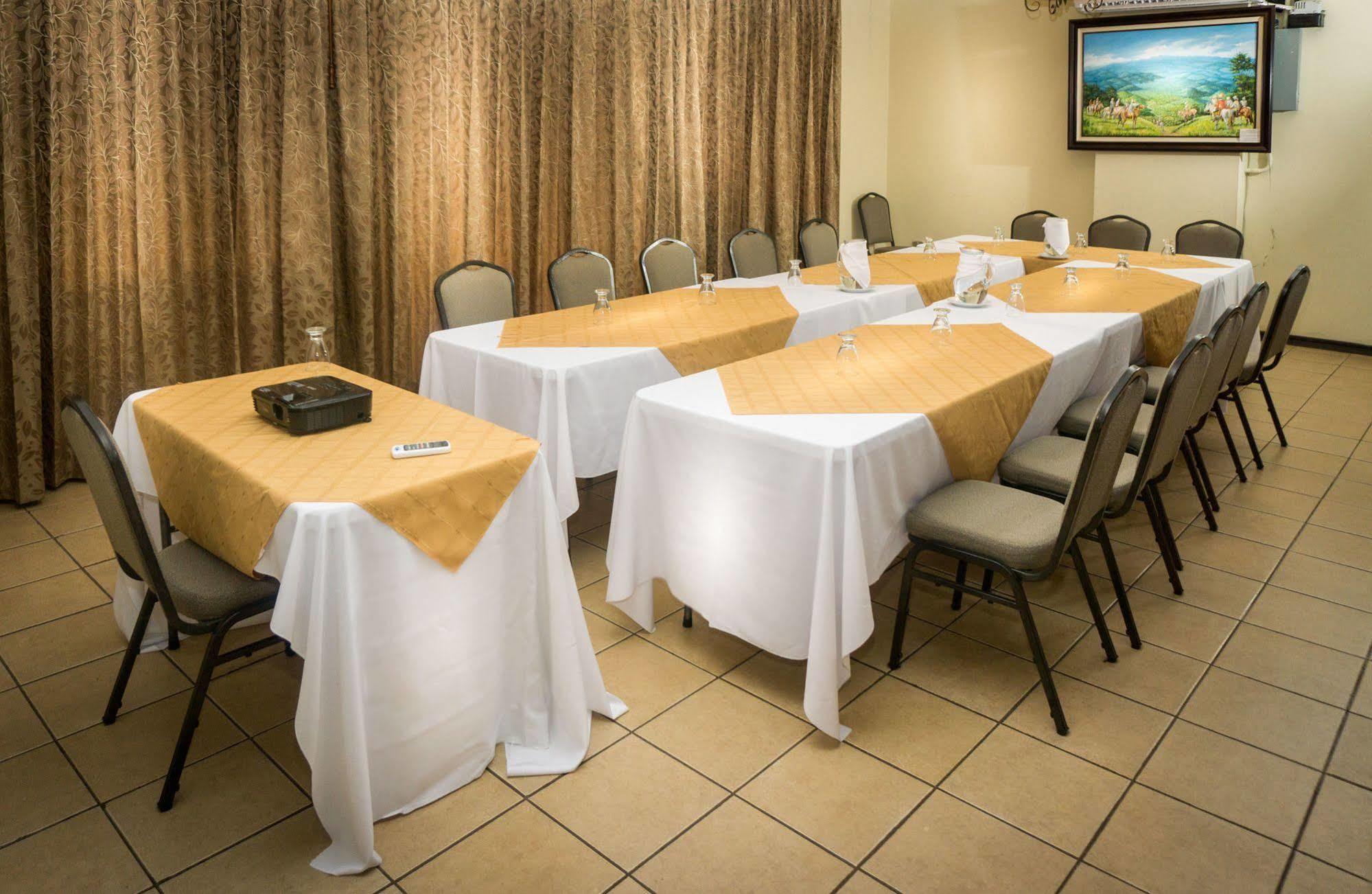 Hotel Y Restaurante El Guarco Cartago Dış mekan fotoğraf