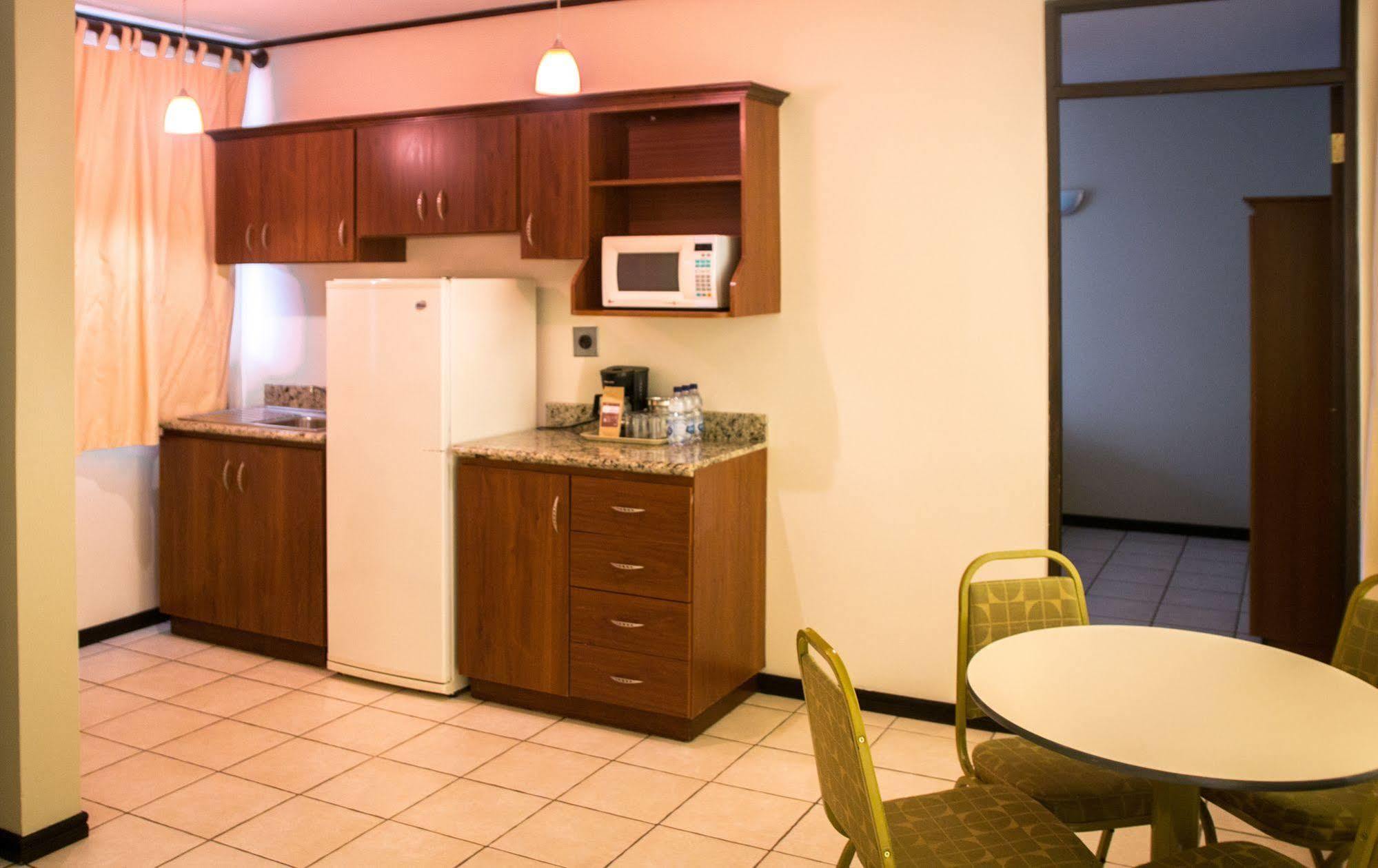 Hotel Y Restaurante El Guarco Cartago Dış mekan fotoğraf